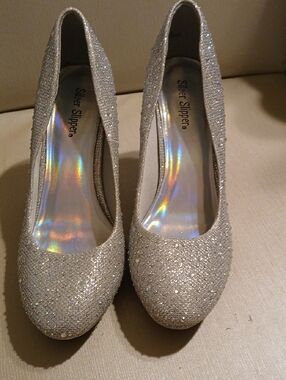 Silver Slipper Glitter Round-Toe Heels - Silver